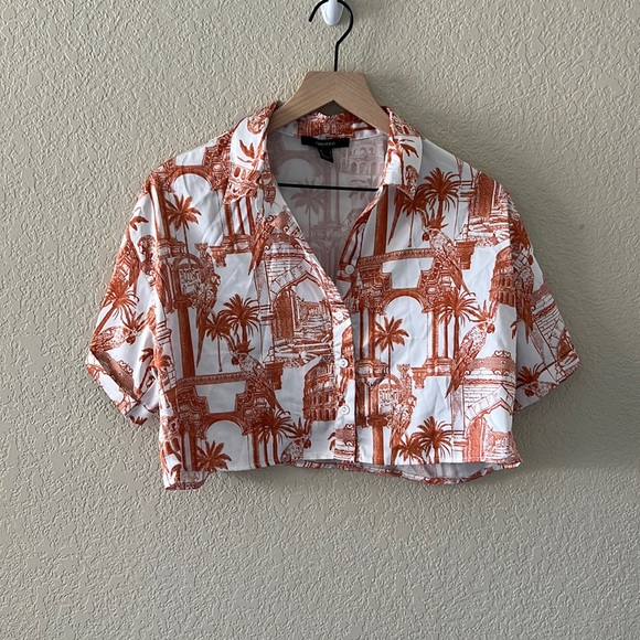 Forever 21 Tops - Tropical Button Up Short Sleeve Crop Top